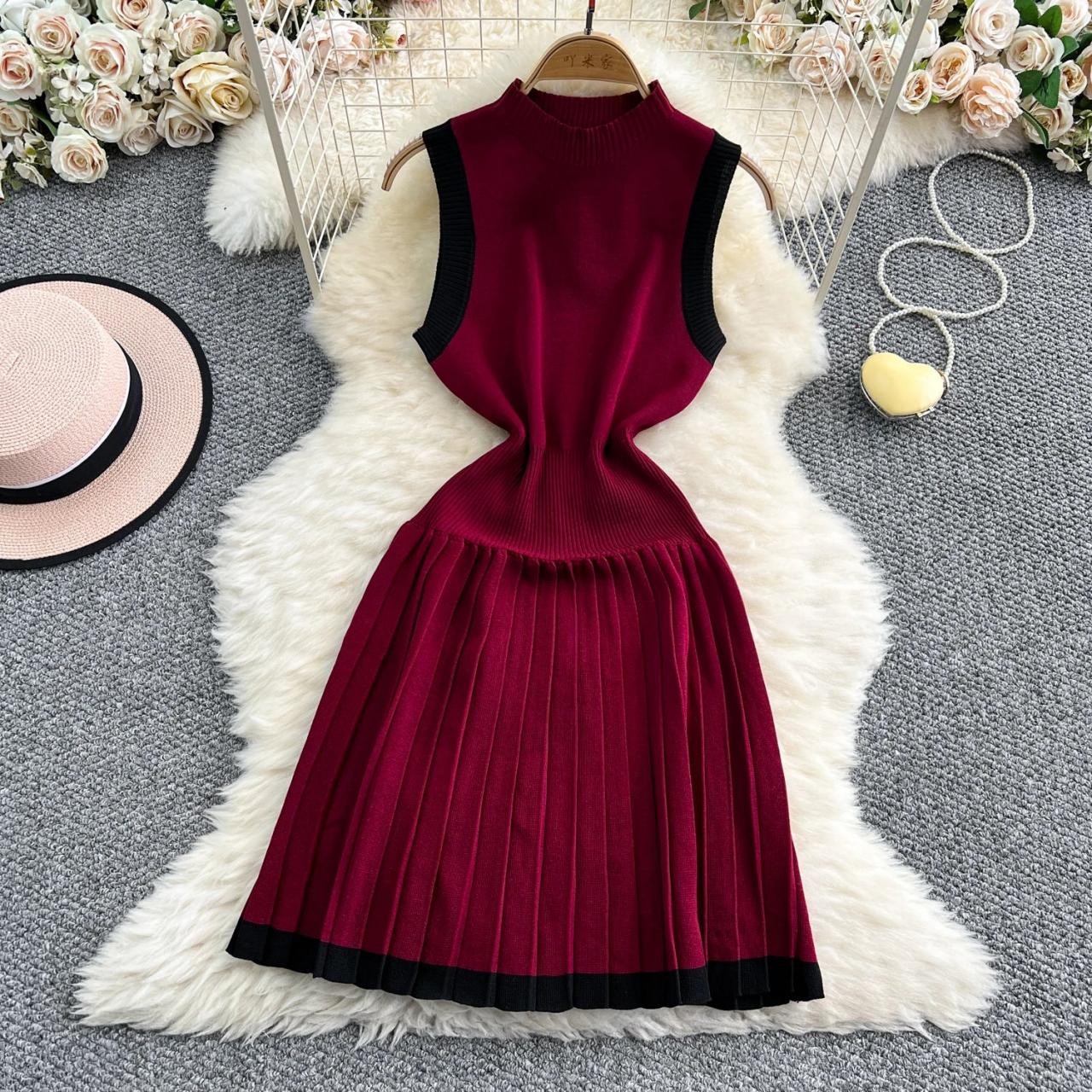 Sleeveless Red Knit Dress With Pleated Skirt